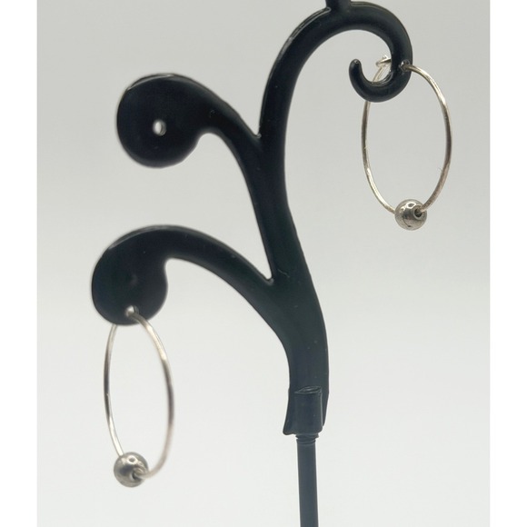 Silver Tone 1" Hoop Earrings Classic Minimalist Lightweight - Picture 5 of 5